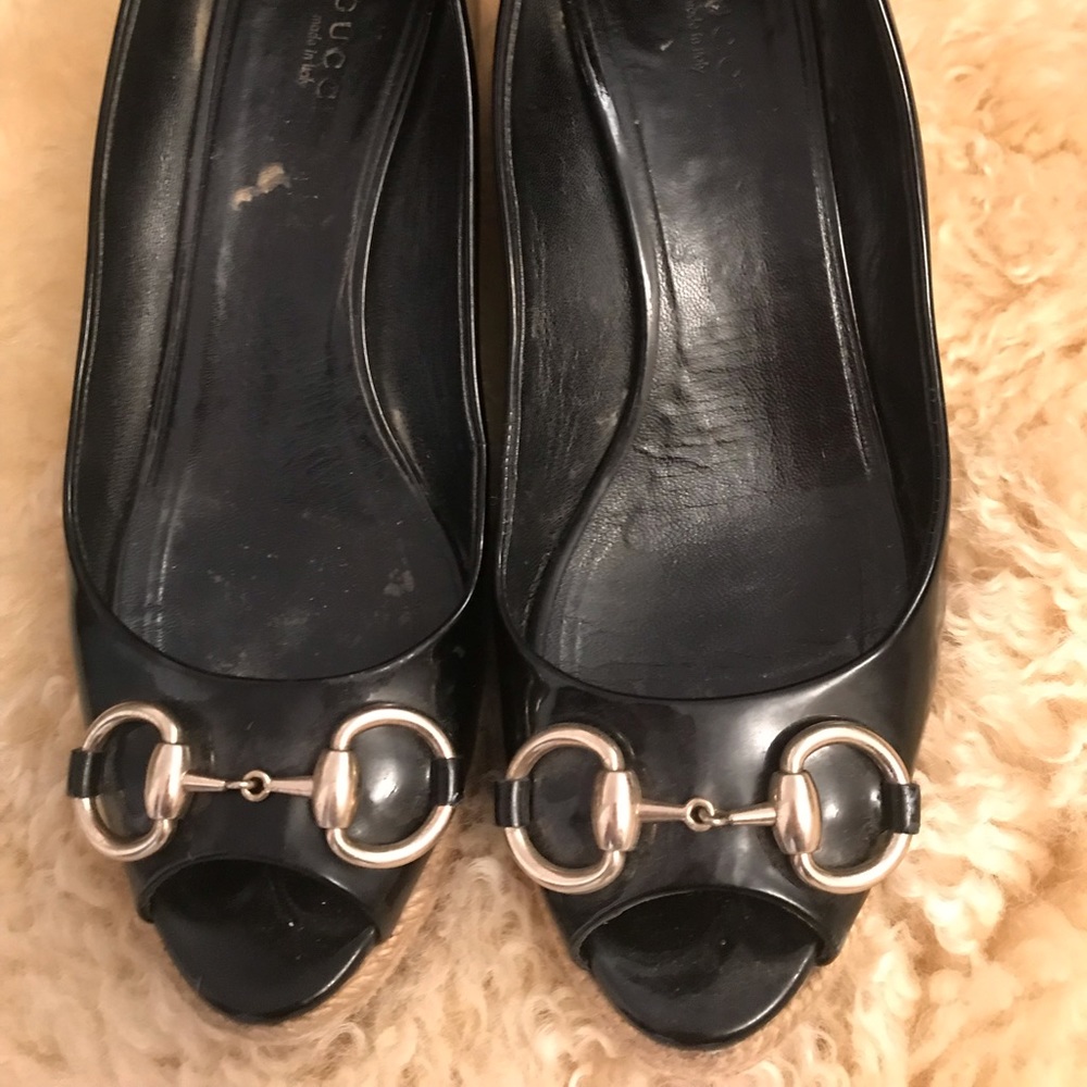 Gucci Charlotte wedge peep toe size 39 black